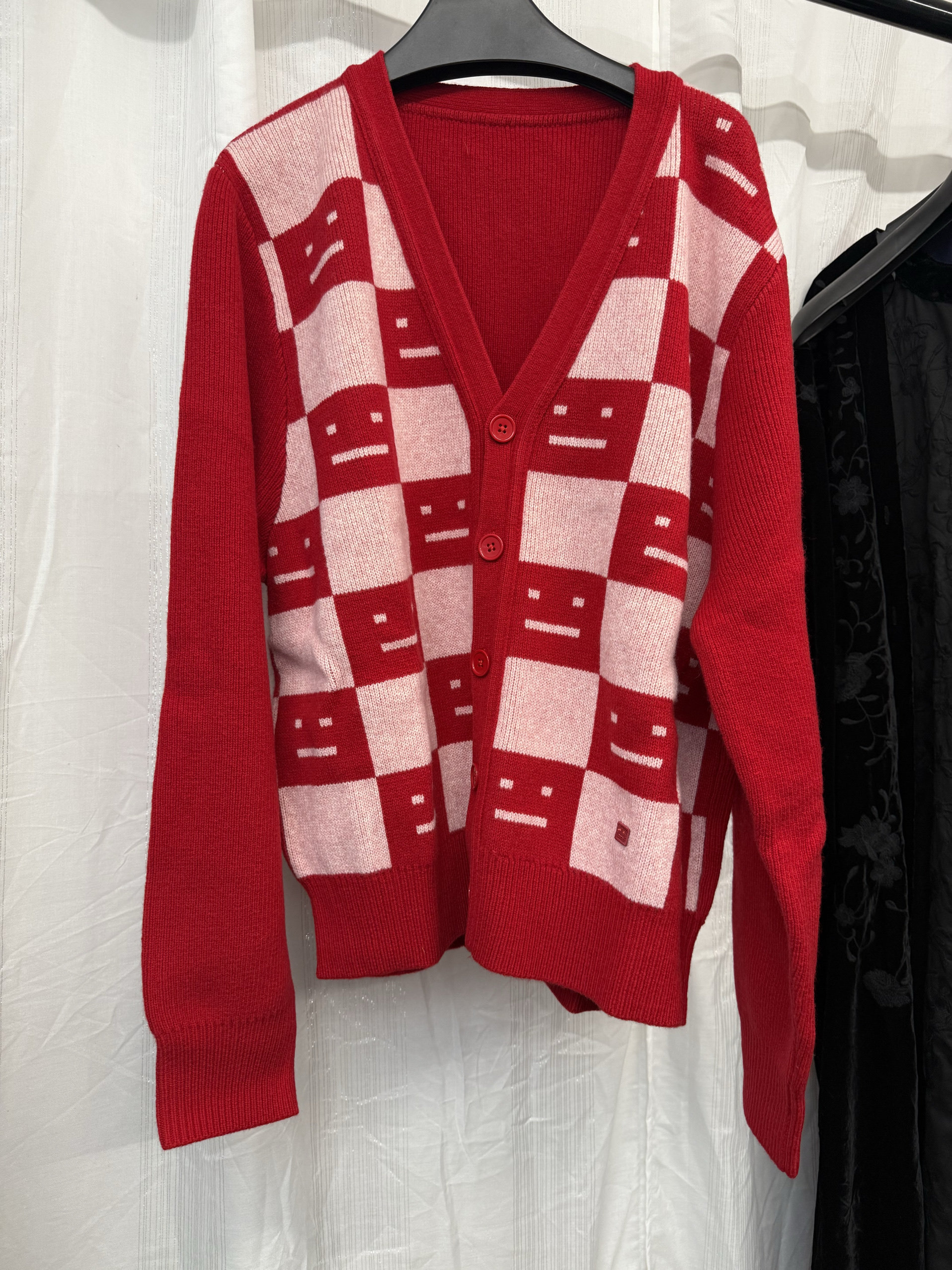 100羊毛棋盘格表情徽标图案混色针织V领针织开衫毛衣女/收货退运