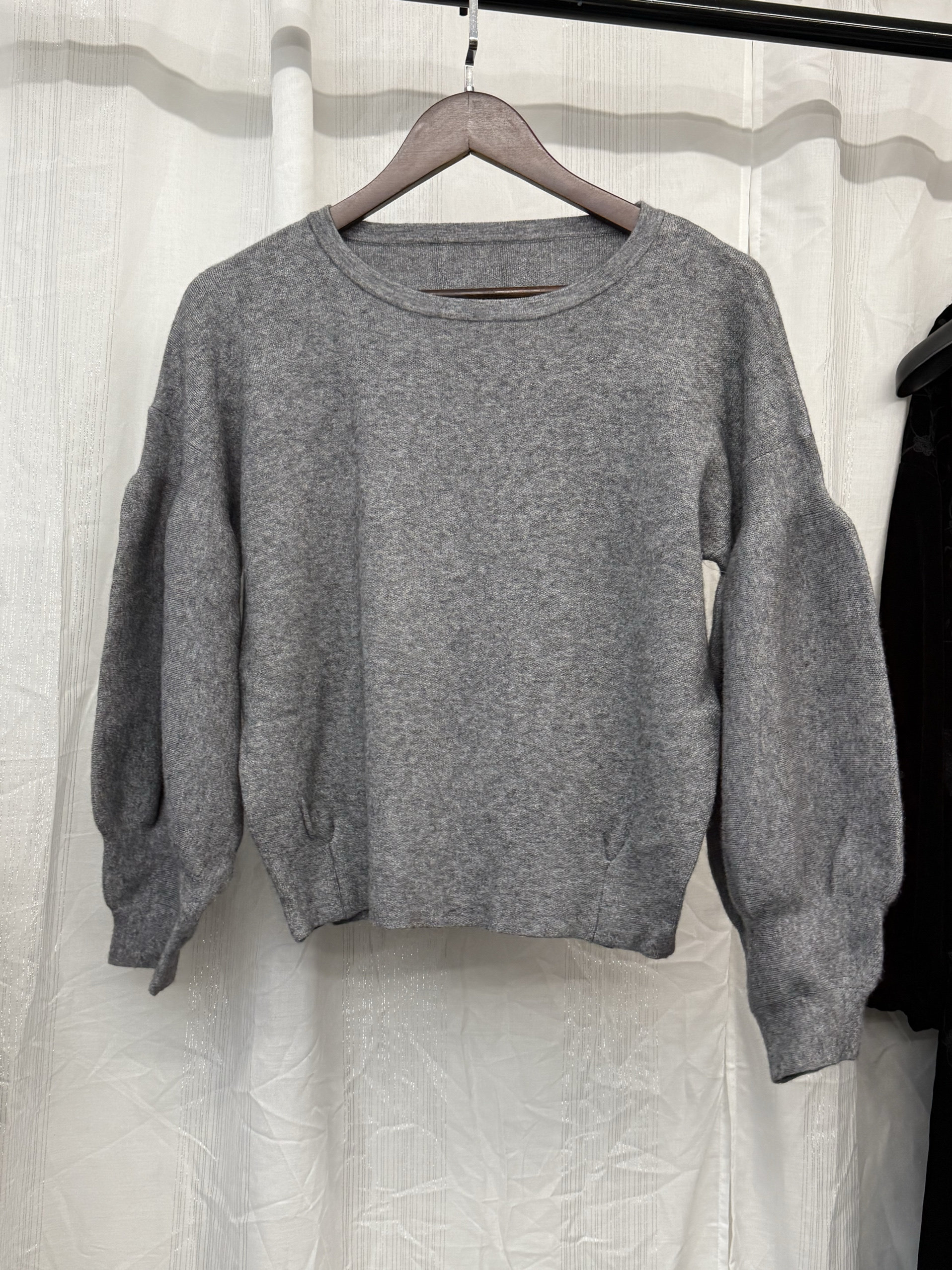 设计师品牌设计感喇叭袖圆领长袖针织上衣短款 直接拍付/收货退运