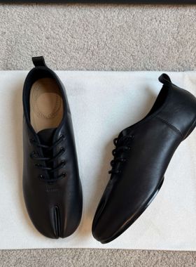 极简系带分趾羊皮芭蕾舞鞋WUT0199