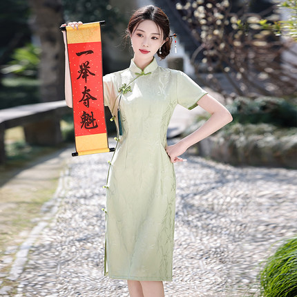 绿色旗袍2025年新款夏季年轻款新中式连衣裙女小个子妈妈日常可穿