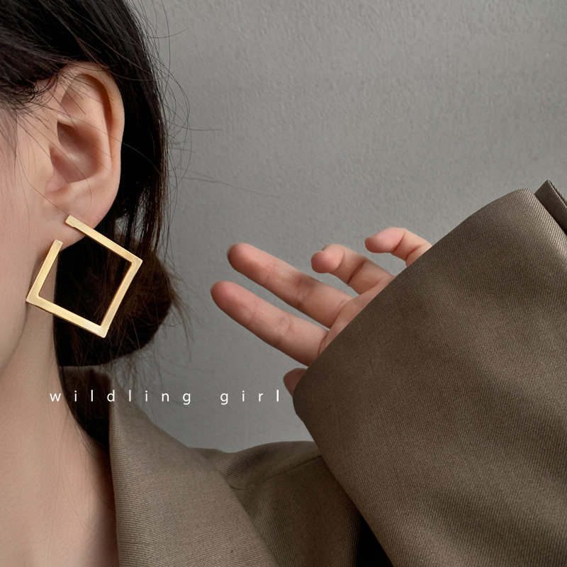 GEOMETRIC CUTOUT SQUARE EARRINGS WOMENS SUMMER 2022 NEW TRENDY EUROPEAN AND AMERICAN PERSONALITY STUDS FASHION HIGH-END EARRINGS