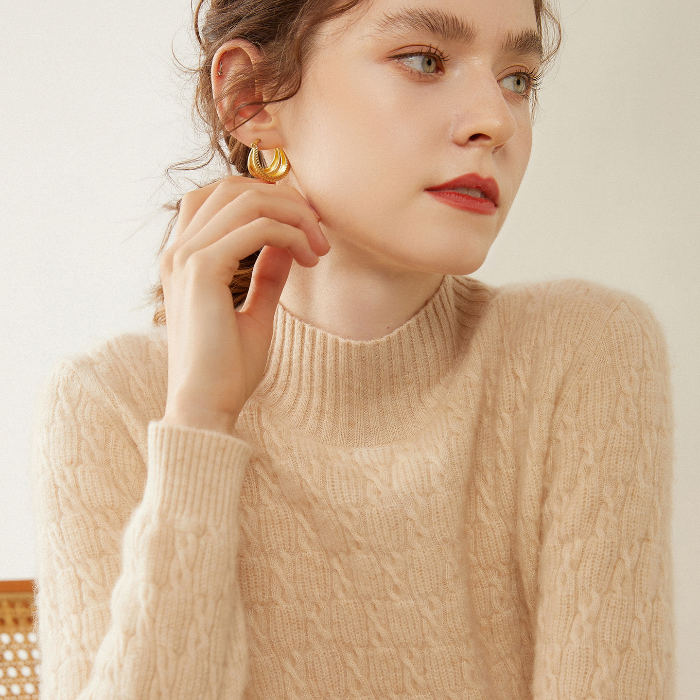 羊绒半高领毛衣针织衫