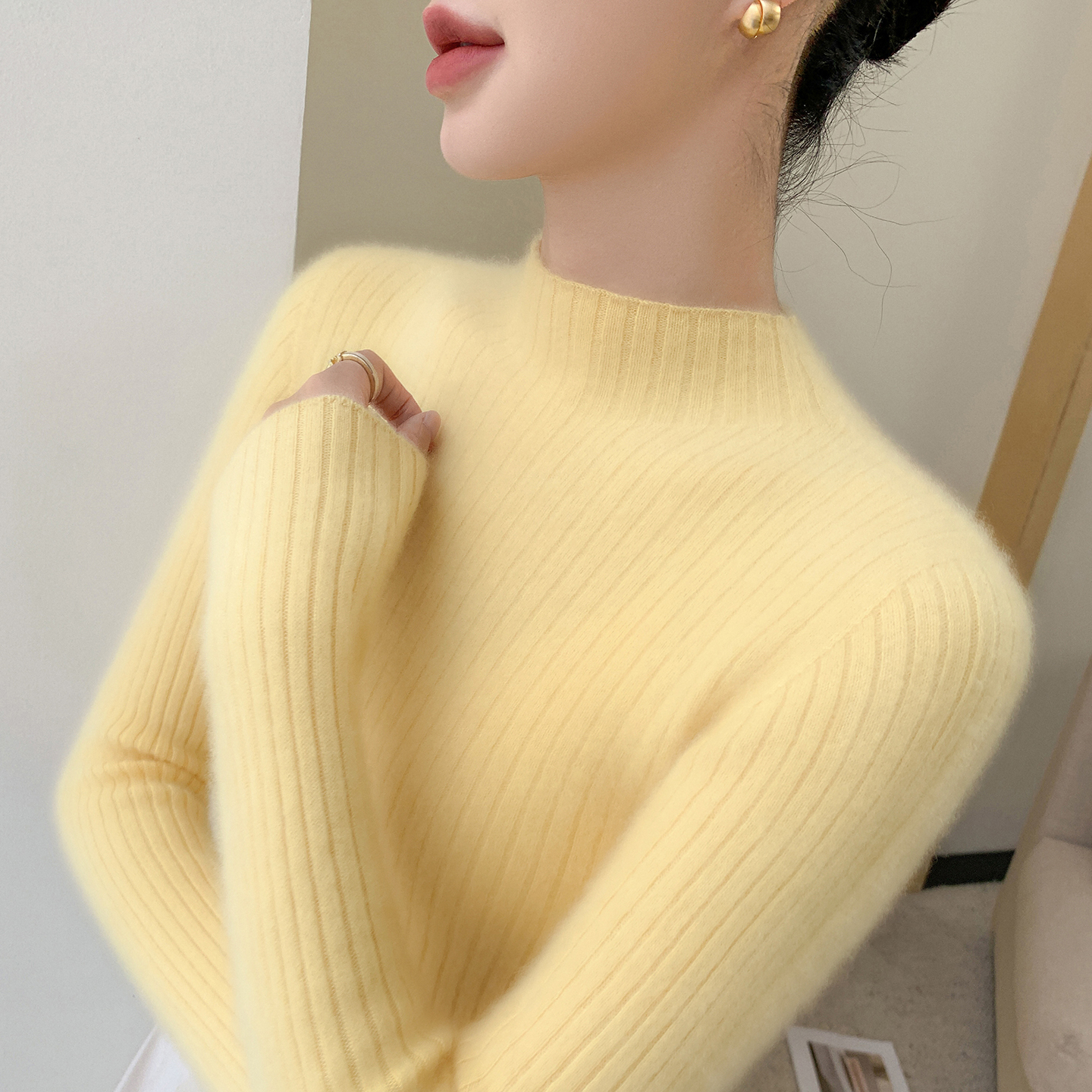 一线成衣半高领山羊绒针织毛衣女