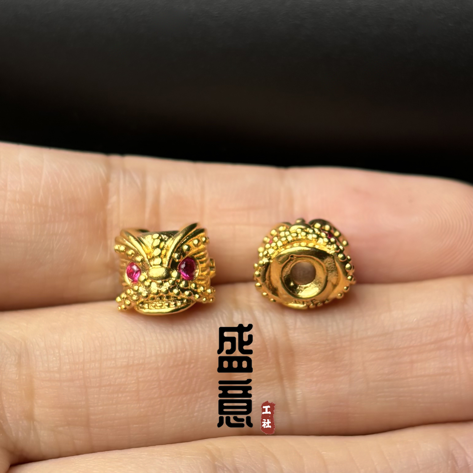 古法24K工艺黄金色925镶钻醒狮卡环保色隔珠吊坠佛珠手串配饰