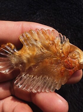 晶山角商城天然钛晶金发晶蝴蝶发小鱼吊坠 高61×43×5mm15.5g