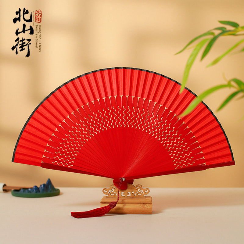 手绘大红色镂空便携跳舞蹈扇子图片