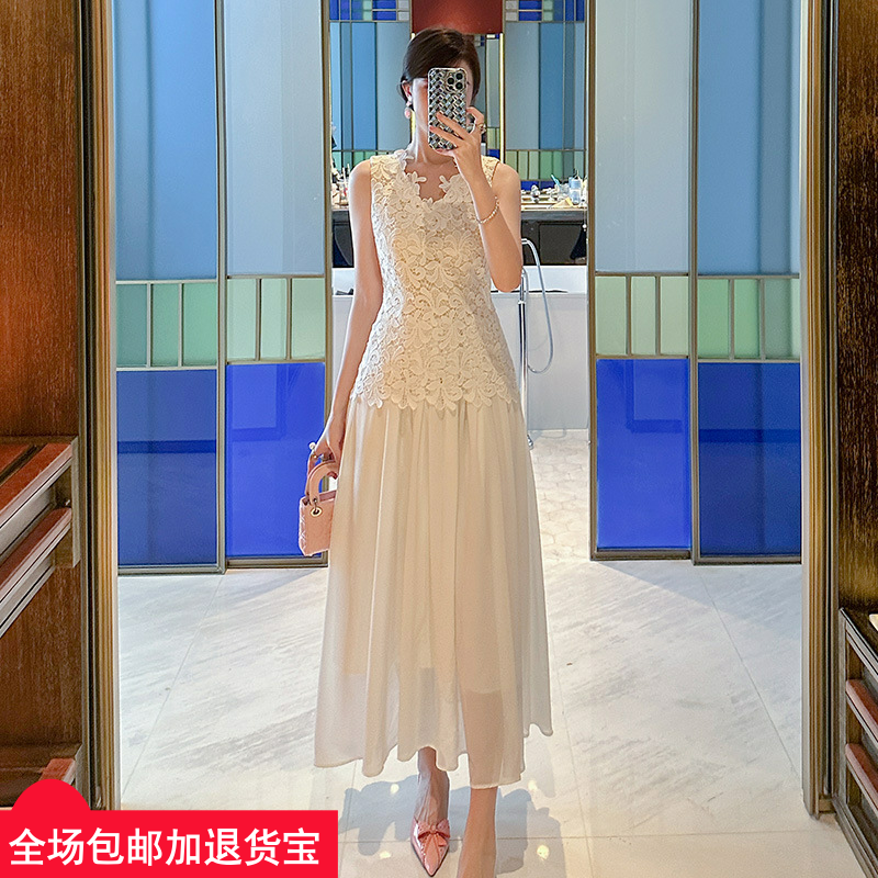 2025夏季新款女装温柔风气质V领水溶蕾丝拼接显瘦无袖连衣裙9771