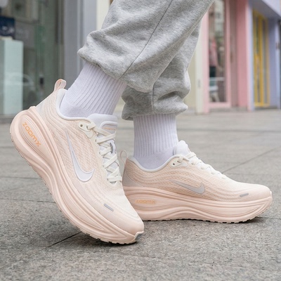 NIKE耐克女鞋VOMERO PLUS超级迈柔缓震回弹厚底跑步鞋HV8154-801
