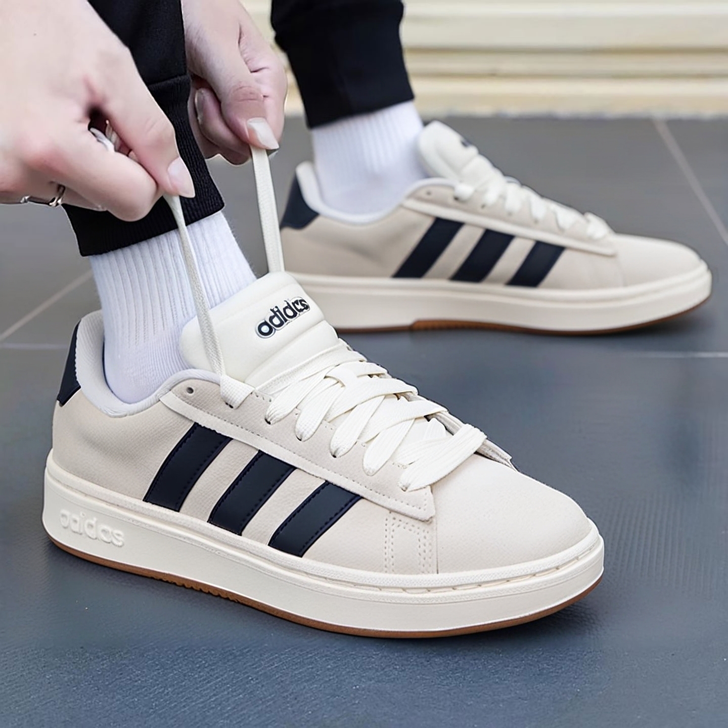 阿迪达斯官方男鞋女鞋2025新款冬季运动鞋低帮板鞋耐磨轻便休闲鞋