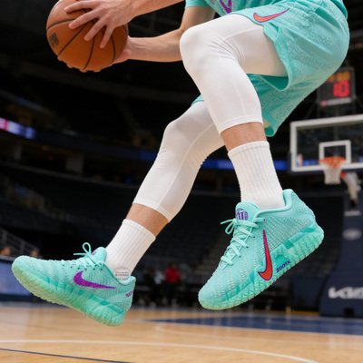 耐克莫兰特3系带抗扭转篮球鞋