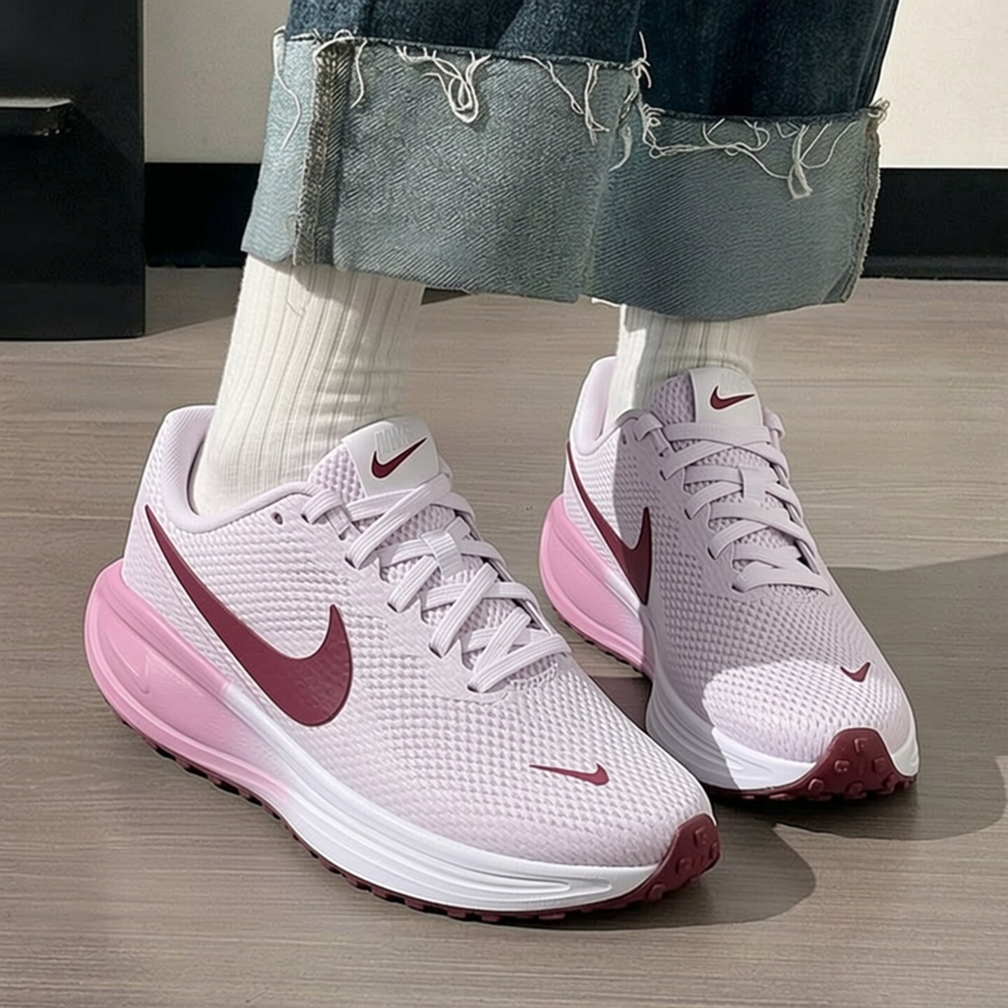 耐克新款女子革命者8缓震跑步鞋NIKE REVOLUTION 8粉色透气运动鞋