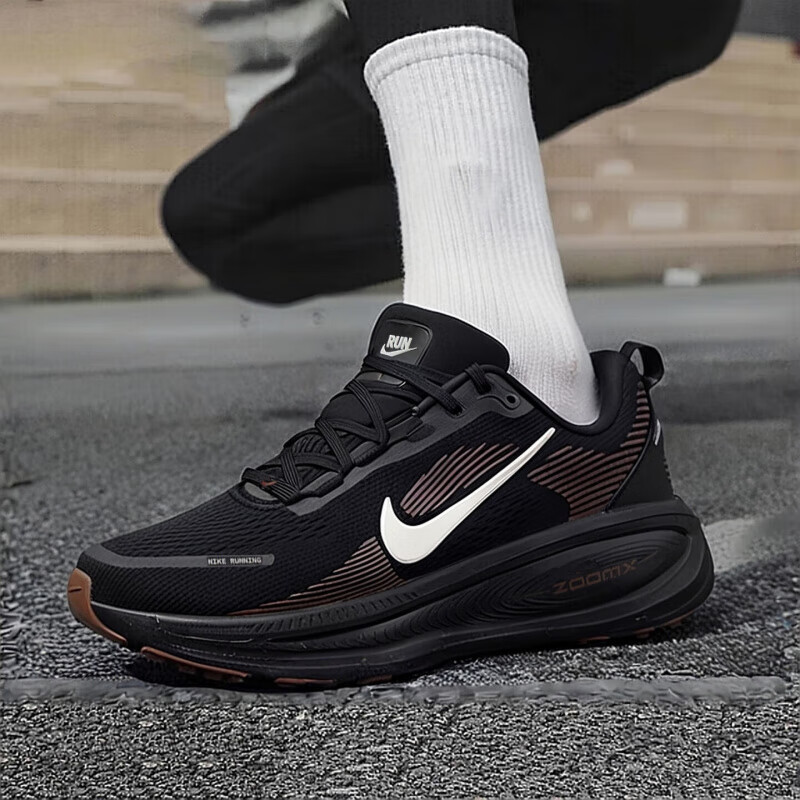 耐克男鞋VOMERO18减震跑步鞋