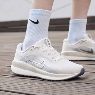 耐克跑步鞋女款反光公路跑鞋2026春季新款运动鞋NIKE缓震慢跑鞋