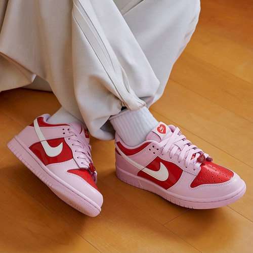 NIKE女鞋DUNKLOW粉红低帮板鞋