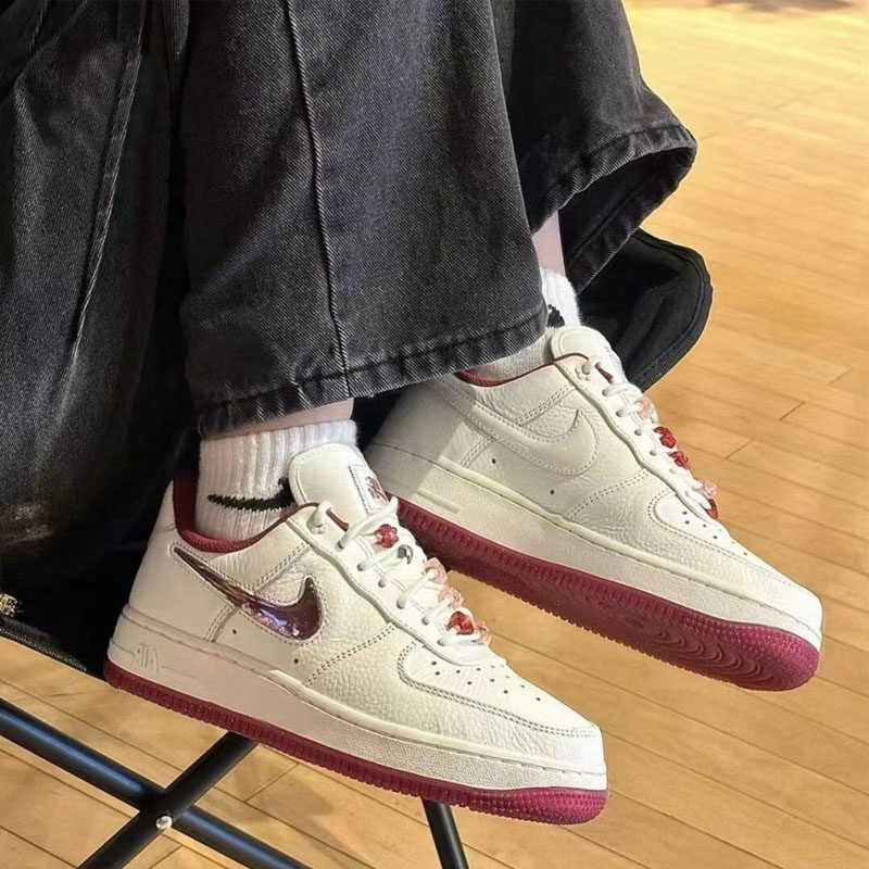 nike耐克女鞋空军一号af1情人节限定爱心流沙亮片板鞋 fz5068-161