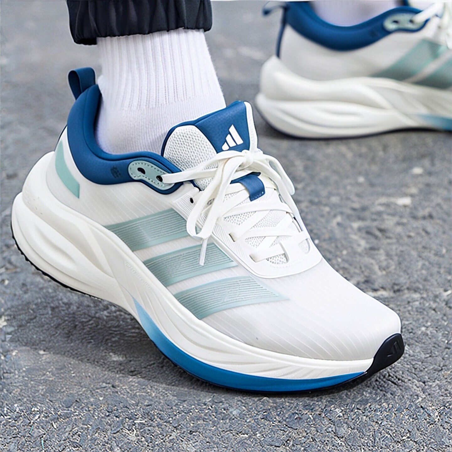 阿迪达斯正品休闲鞋男鞋女鞋2026夏季新款跑步鞋网面透气运动鞋子