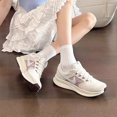 Nike耐克女SWIFT透气跑步鞋