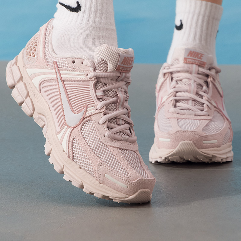 耐克女鞋 2025新款运动鞋ZOOM VOMERO 5复古时尚低帮轻便休闲鞋