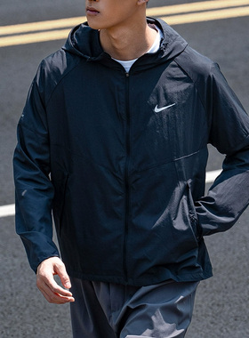 Nike耐克男子跑步夹克冬新款拒水透气梭织连帽速干外套DD4747-010