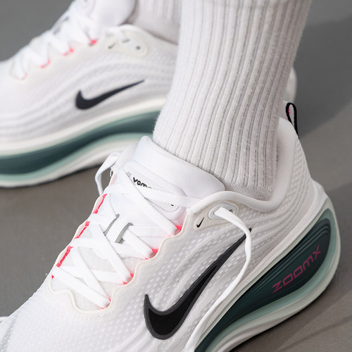 耐克NIKE男鞋 2026新款夏季vomero plus运动鞋透气缓震跑步鞋时尚