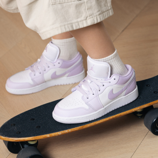 NIKE耐克女子休闲鞋板鞋26新款AJ 1白紫色低帮运动鞋553560-502