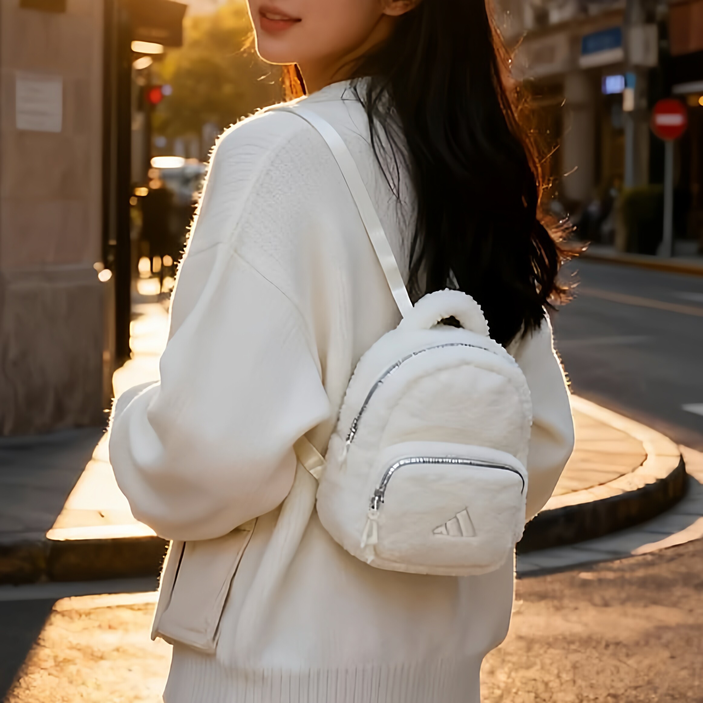 Adidas阿迪达斯官方双肩包女包2025夏季新款毛绒感背包休闲