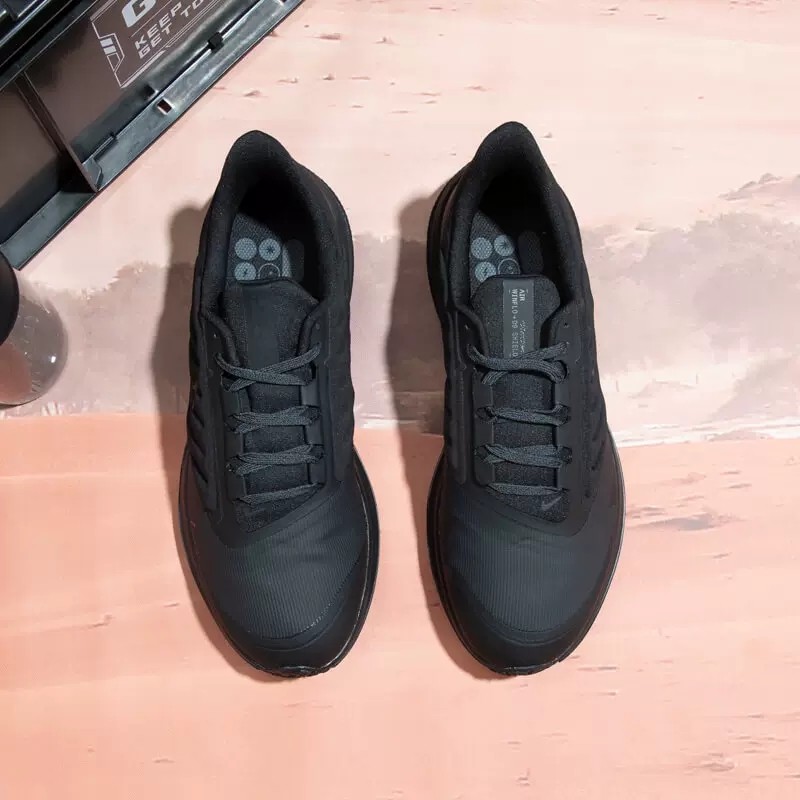 耐克黑武士跑步鞋Nike