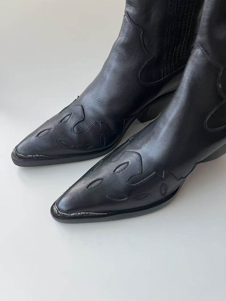 thumbnail for Pre-Order 【Divine Work】 Erd Black Iron-Toe Carved Distressed Pointed Boots