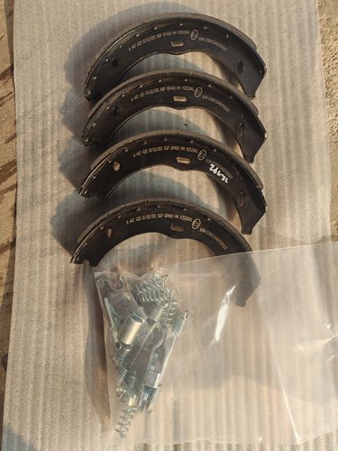 奔驰唯雅诺 威霆手刹片 手刹车片 手制动蹄片 原车配套