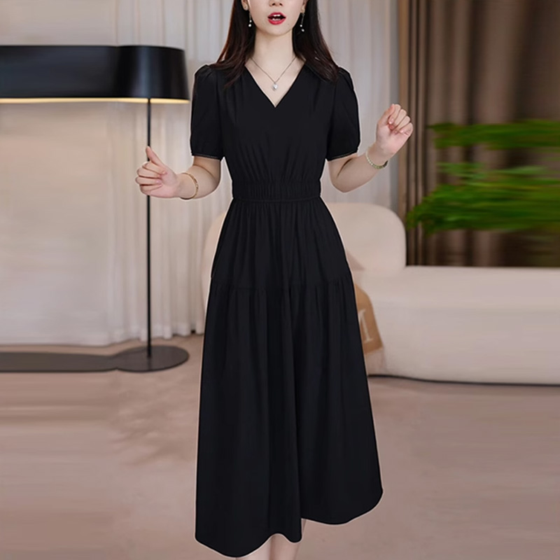 法式纯色V领短袖连衣裙女夏季2025新款宽松遮肚子显瘦中长款裙子