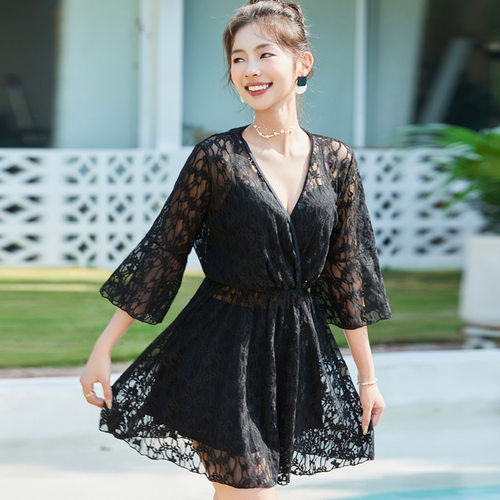 泳衣女保守分体2025新款高级感显瘦遮肉三件套带罩衫防晒温泉泳装