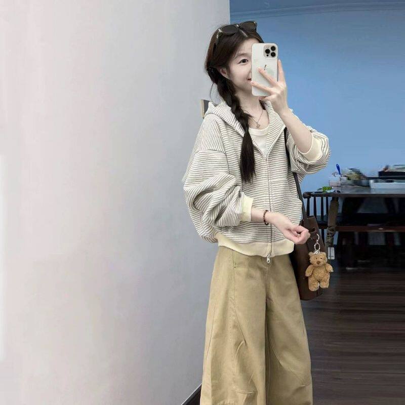 早秋季2026新款韩系条纹连帽卫衣短外套女春秋爆款宽松慵懒风上衣