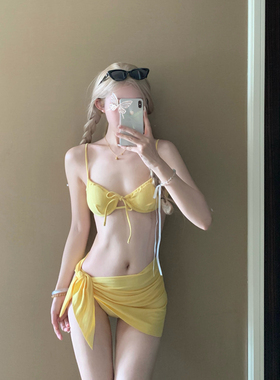 AYSTUDIO2025新款比基尼泳衣女性感纯欲黄色小胸聚拢显白温泉度假