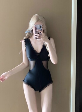 AYSTUDIO2026新款泳衣女连体三角高级感纯欲风露背显瘦遮肚游泳衣