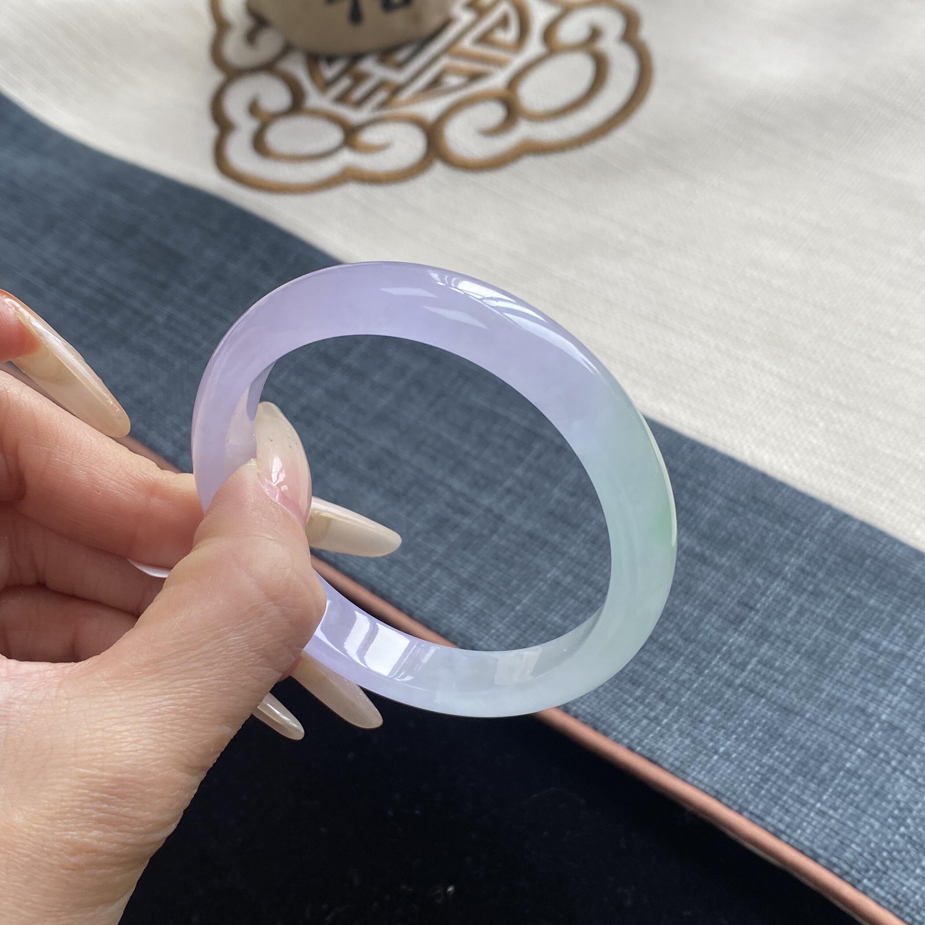 玉长情高端缅甸翡翠紫罗兰春彩飘花玉手镯子正品女款贵妃玉石处理