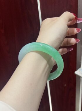 玉长情高端真玉石缅甸翡翠冰种甜绿飘花女款正品冰透玉手镯子处理