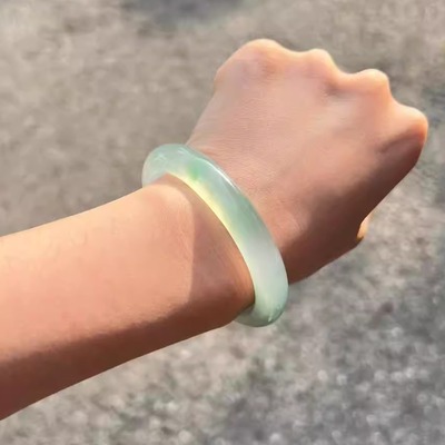 玉长情翡翠白底飘花绿透亮冰糯种手镯子缅甸高档女款真玉石处理