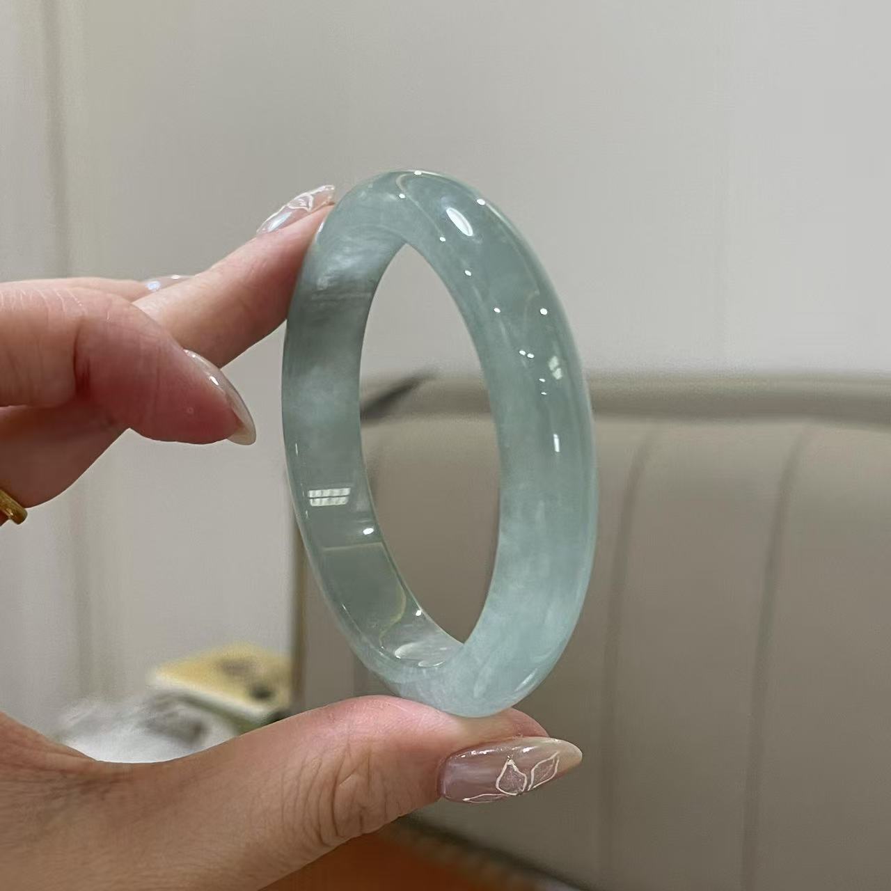 玉长情【芳翠昭盈】高端缅甸翡翠冰种浅油青飘花女款玉手镯子处理