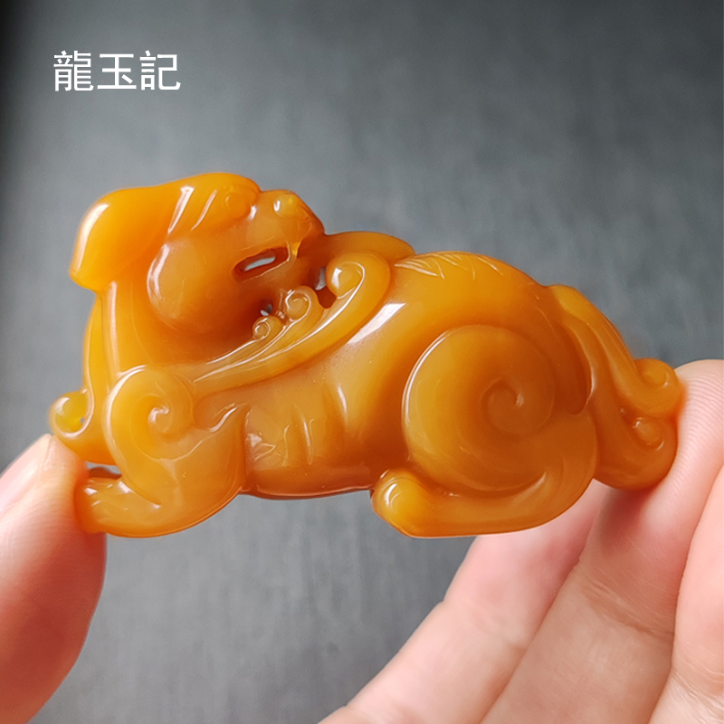 龙玉记云南纯天然黄龙玉蛟龙小摆件小随身把件男士挂件吊坠配送证