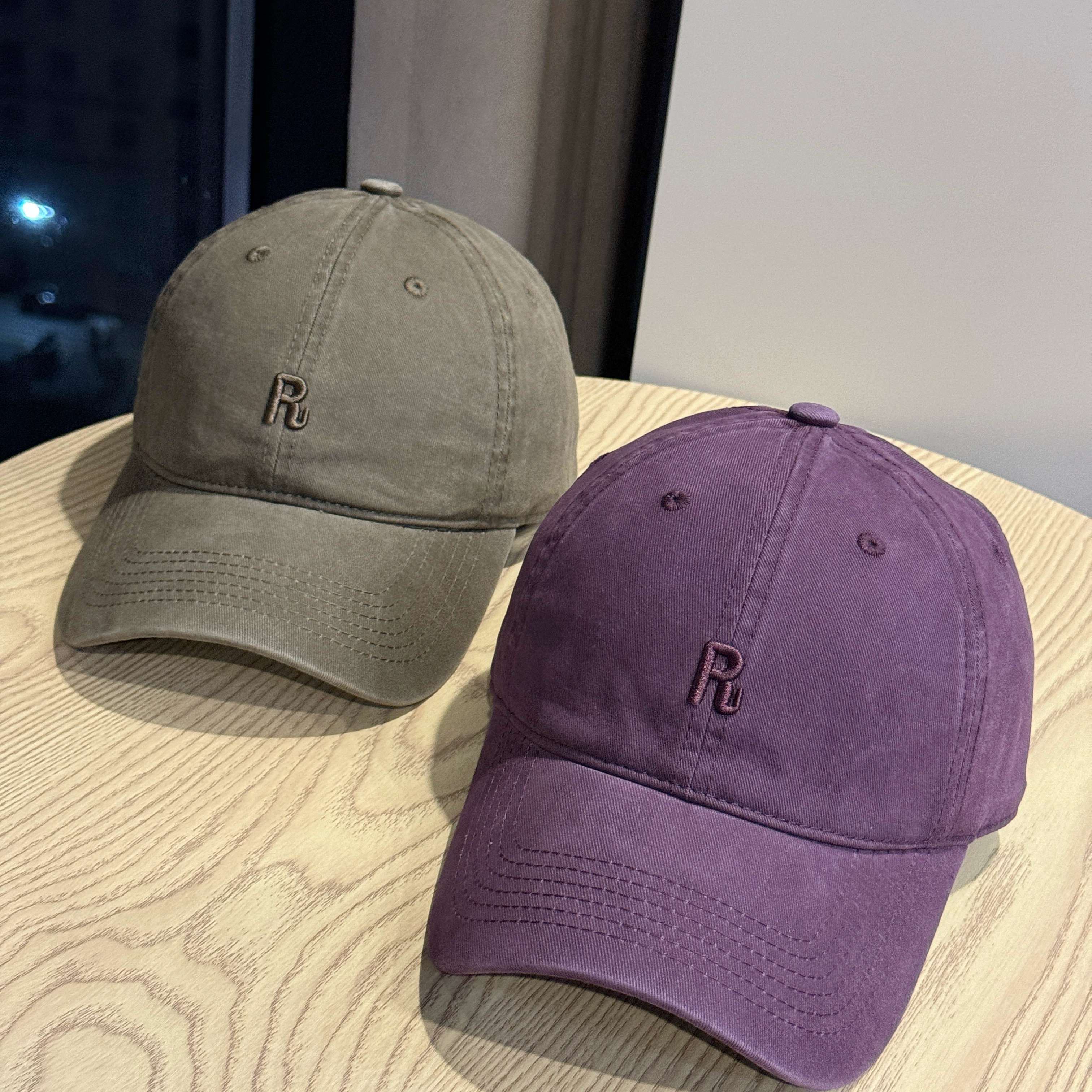 新款R字母简约软顶棒球帽