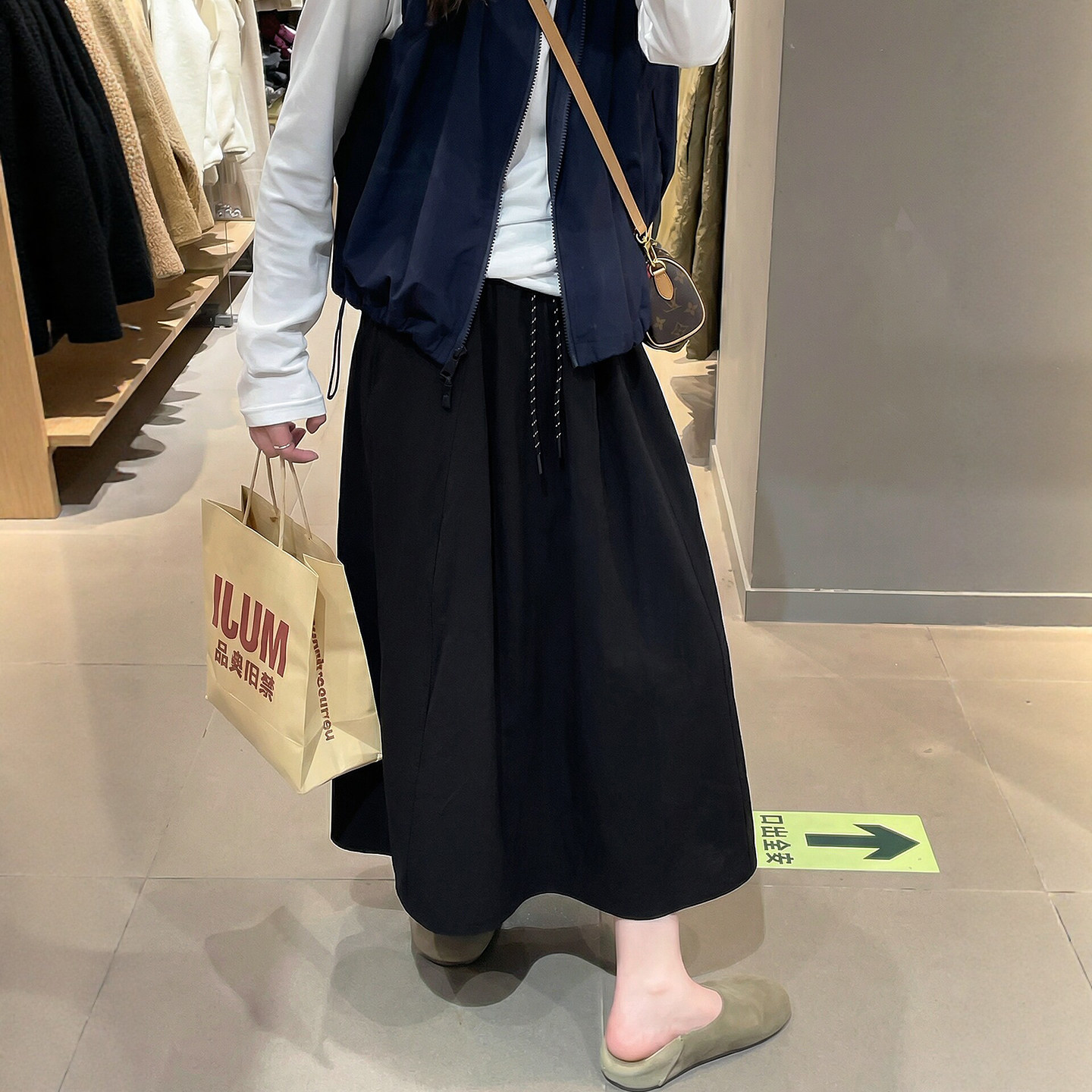 黑色工装半身裙女春夏新款大码胖mm显瘦小个子中长款速干a字伞裙