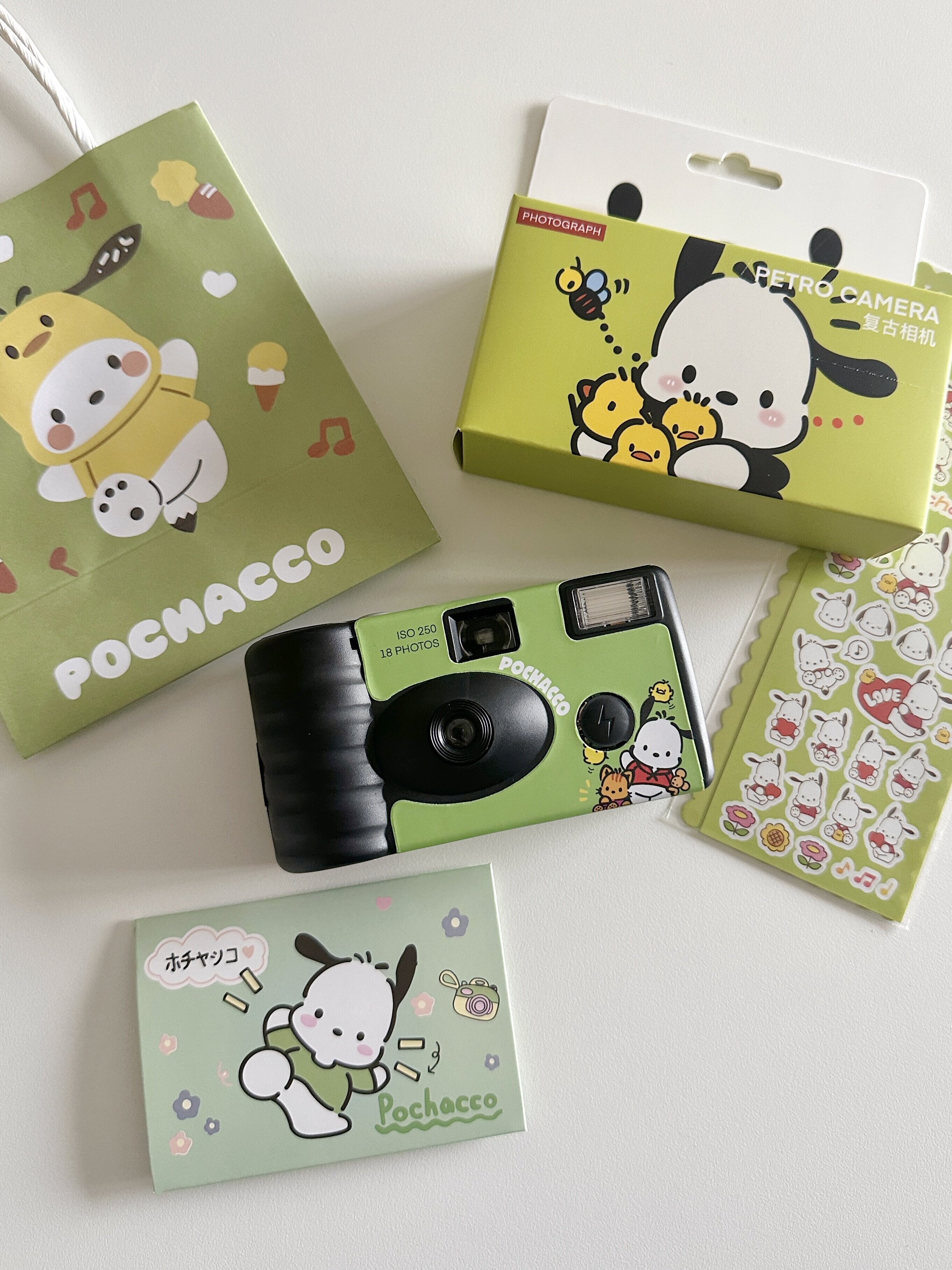 PACHA DOG 일회용 필름 카메라 컬러는 여성을 위한 플래시 생일 선물을 갖춘 복고풍 바보 필름 기계를 개발했습니다