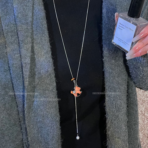 新款秋冬长款木质小马吊坠毛衣链