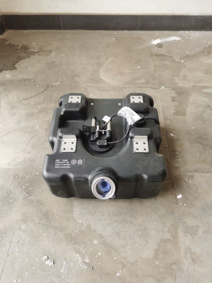 东风柳汽乘龙霸龙配件乘龙m3 h5 h7 t5 t7 l3 l2尿素箱 尿素罐