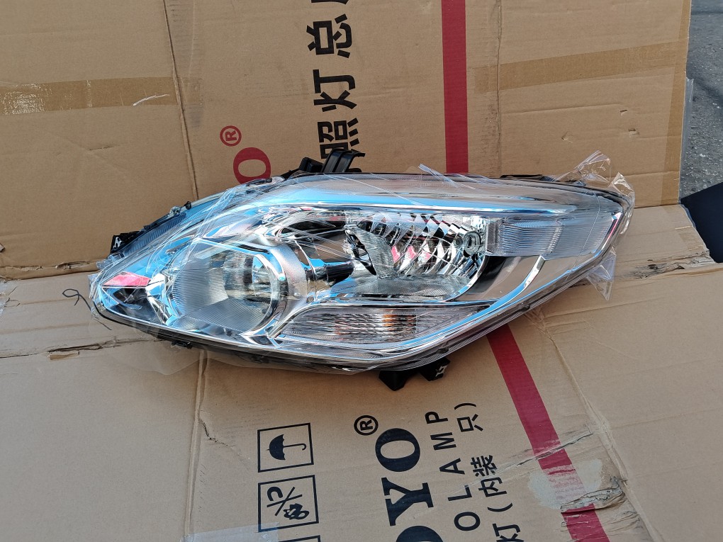 适用于东风柳汽乘龙配件乘龙T5前大灯 前照灯总成
