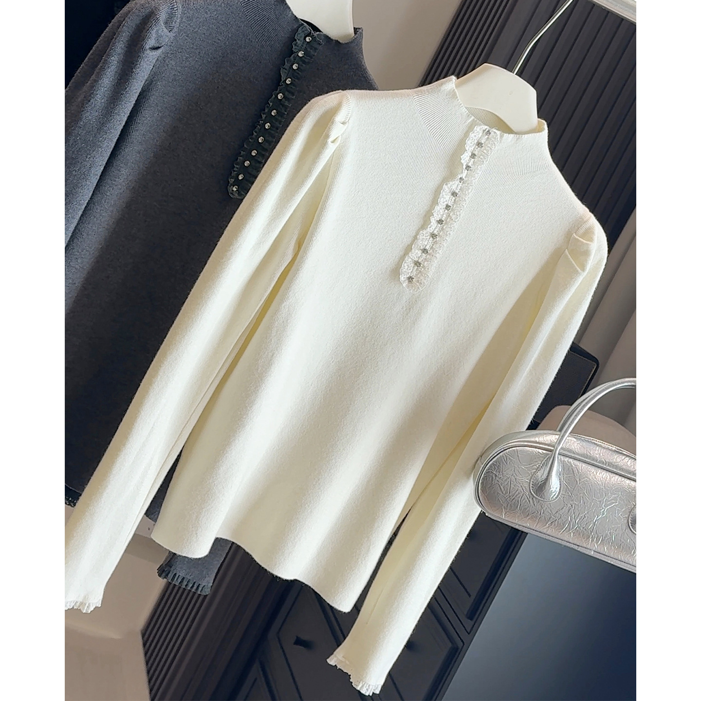 蕾丝钉钻半高领泡泡袖毛针织衫女式秋冬新款修身内搭气质打底上衣