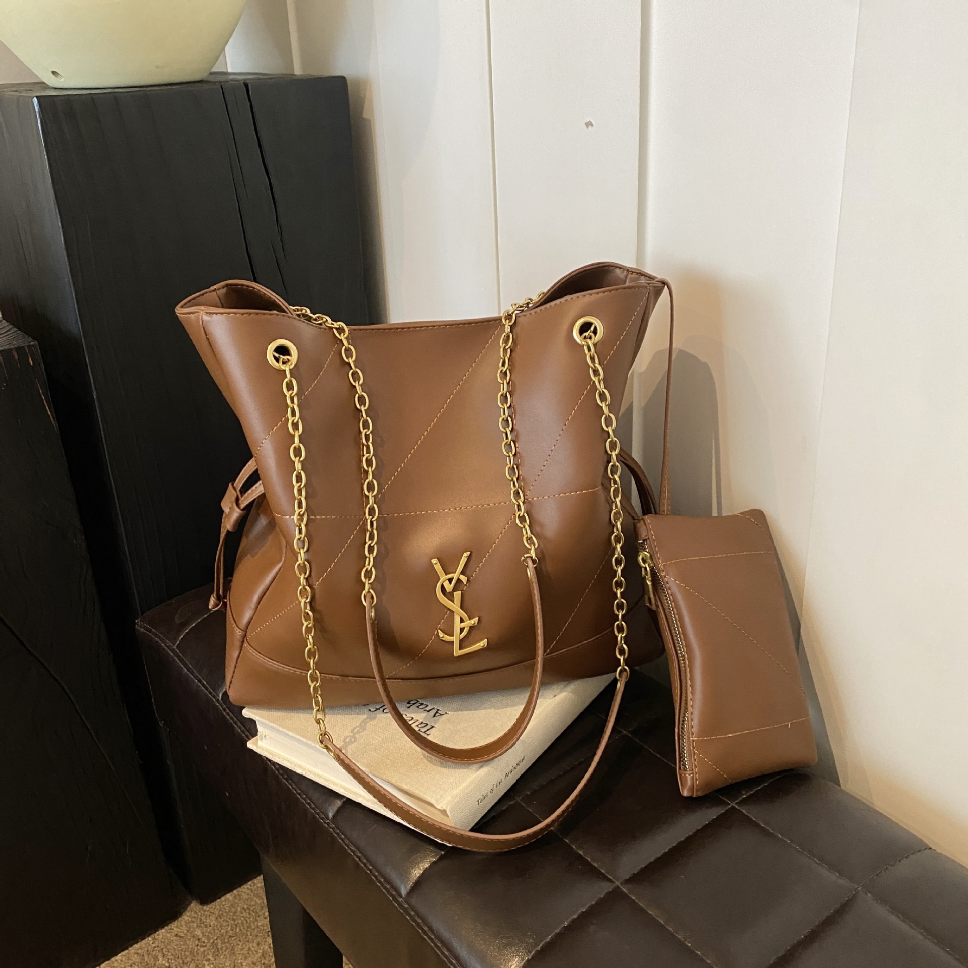 欧美复古高级感通勤大容量托特包字母链条时尚洋气轻奢腋下水桶包