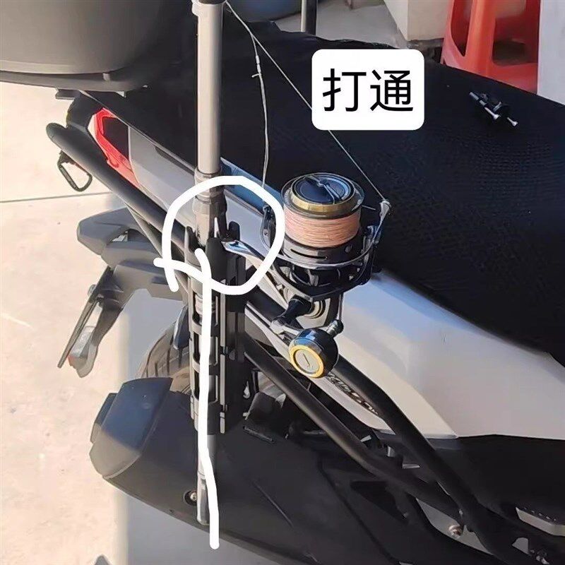 户外钓鱼专用电动车支架摩托车鱼竿固定器路亚竿车载支架铝合金夹 - 实物图