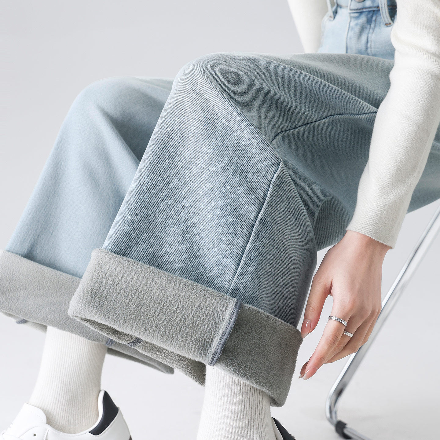 浅蓝色加绒阔腿牛仔裤女冬季新款