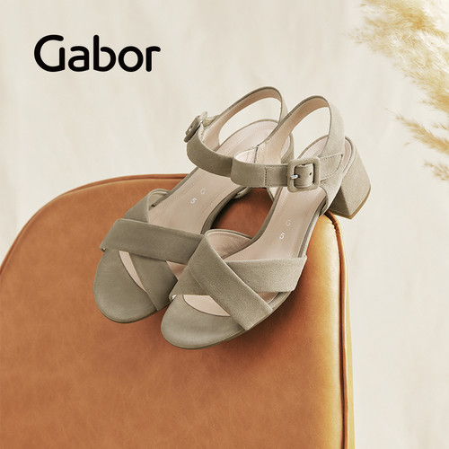 精致纯色粗跟时装凉鞋